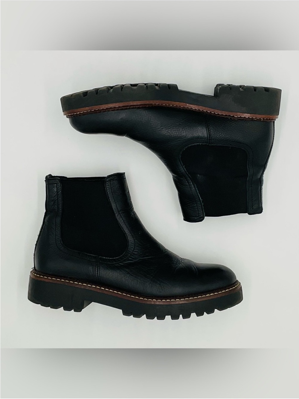 Caslon Black ankle lug sole water resistant Chelsea boots Sz 8.5
